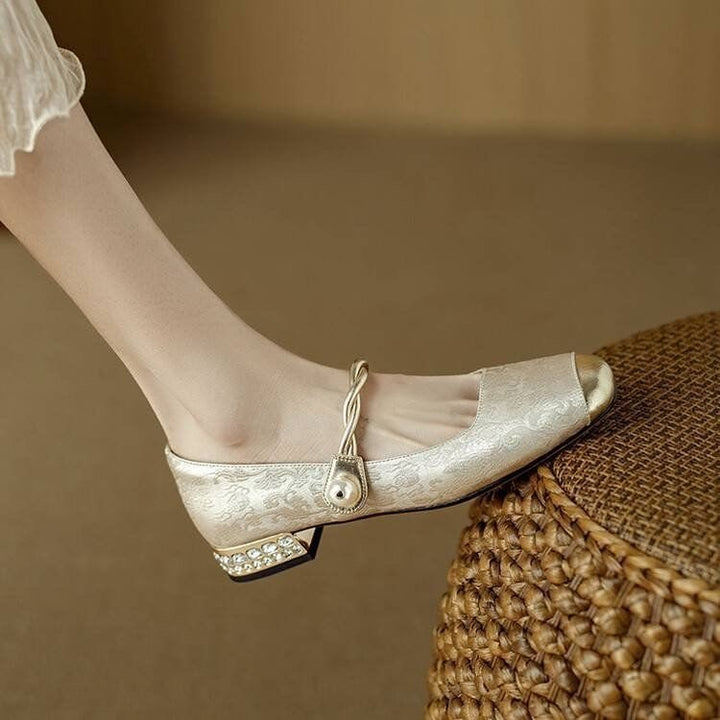 Women's Mary Jane Orthopedic Shoes in cream