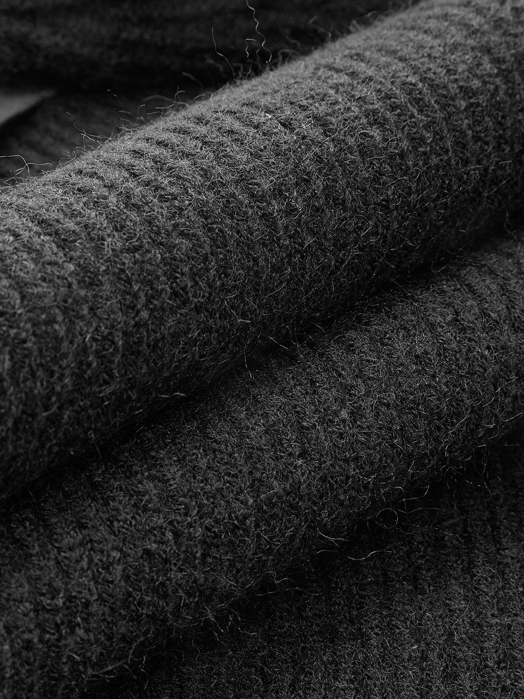 Women's Knit Cropped Cardigan in black