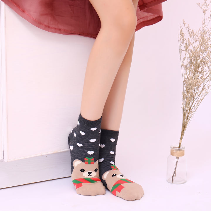 Holiday Present Christmas Socks 5 Pack, Unisex Assorted Multicolour Festive Santa Tree