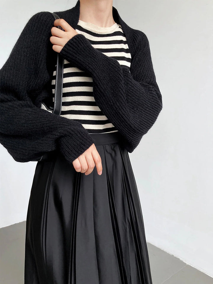 Women's Knit Cropped Cardigan in black